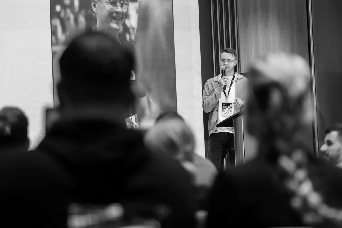 Evaldas Mockus giving an SEO conference talk